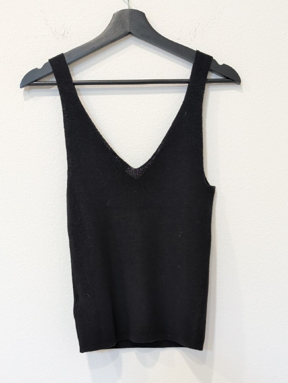 GAP Black V-Neck Ribbed Knit Tank - Picture 6 of 9